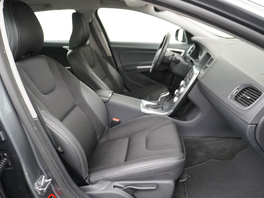 Volvo V60 1.5 T3 Summum automatik navi sitzheizung