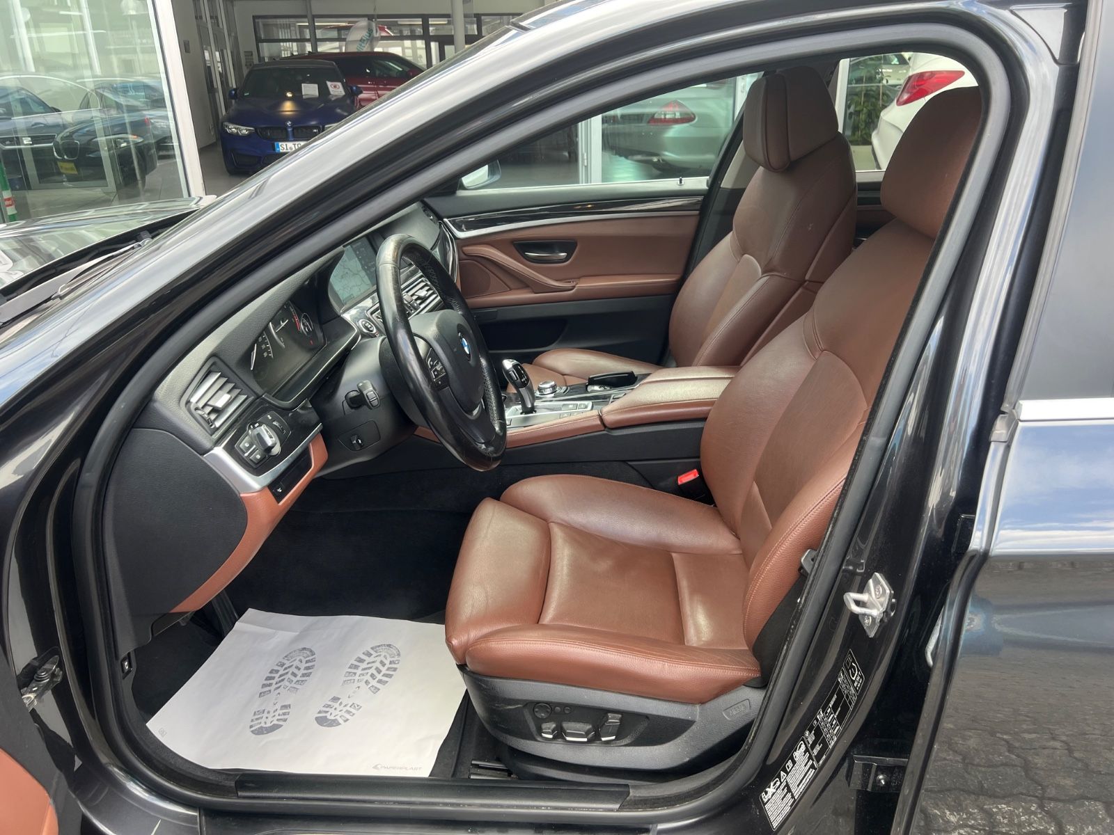 Fahrzeugabbildung BMW 530 d Lim. xDrive *HEAD-UP*LEDER-BRAUN*MEMORY*
