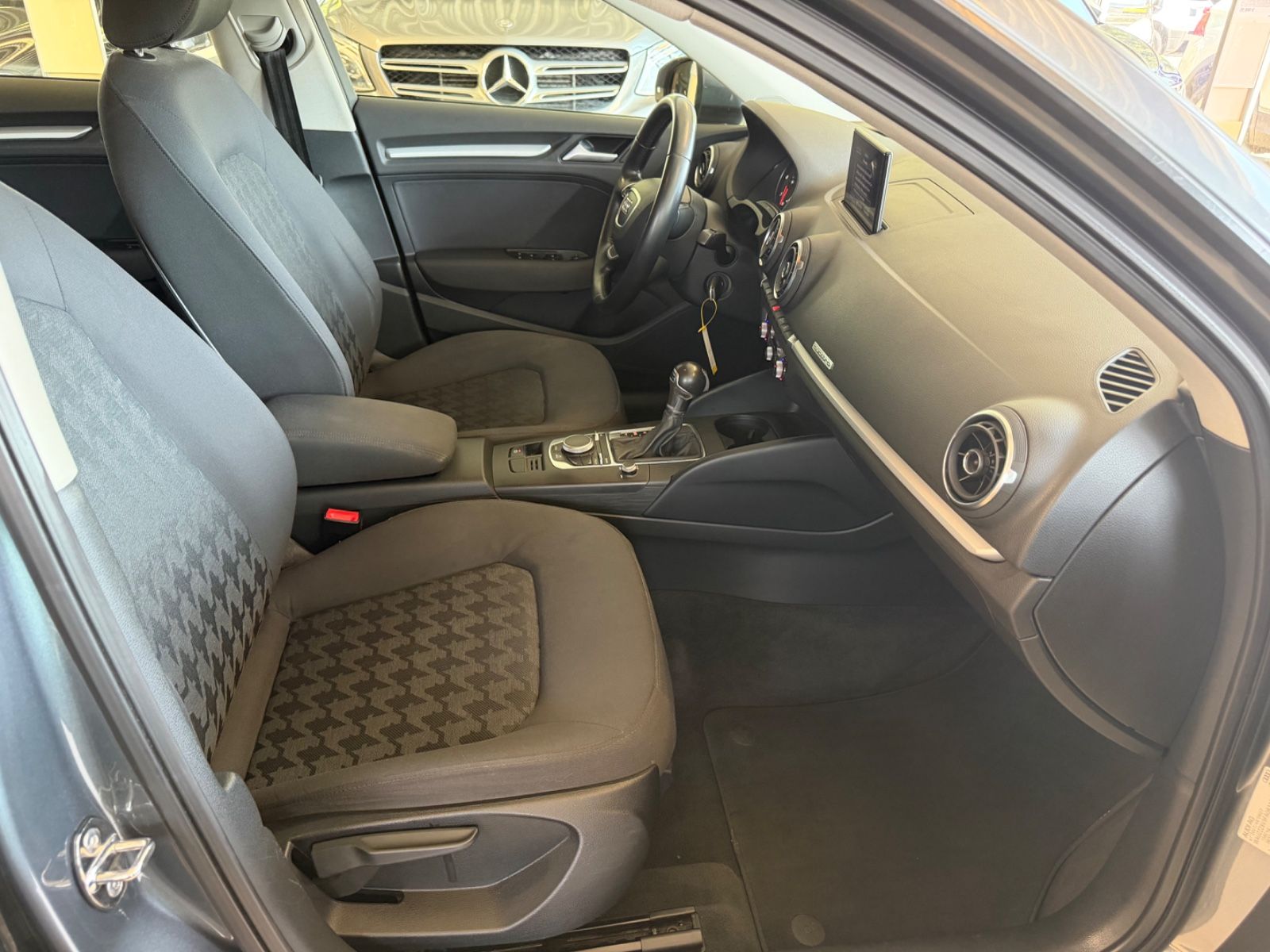Fahrzeugabbildung Audi A3 Sportback 2.0 TDI attraction quattro