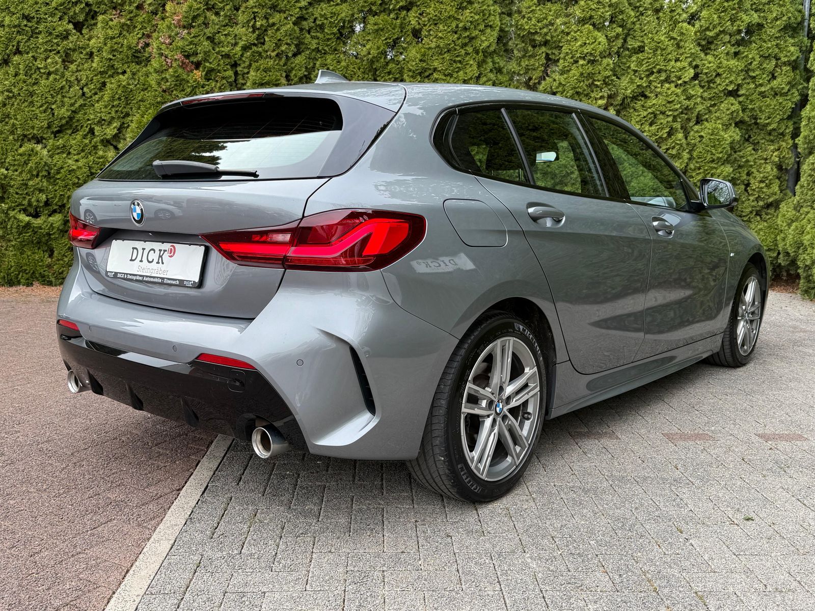 Fahrzeugabbildung BMW 118  d Aut. M Sport LED+NAVI+SHZ+AHK+AMBI+CARPL+