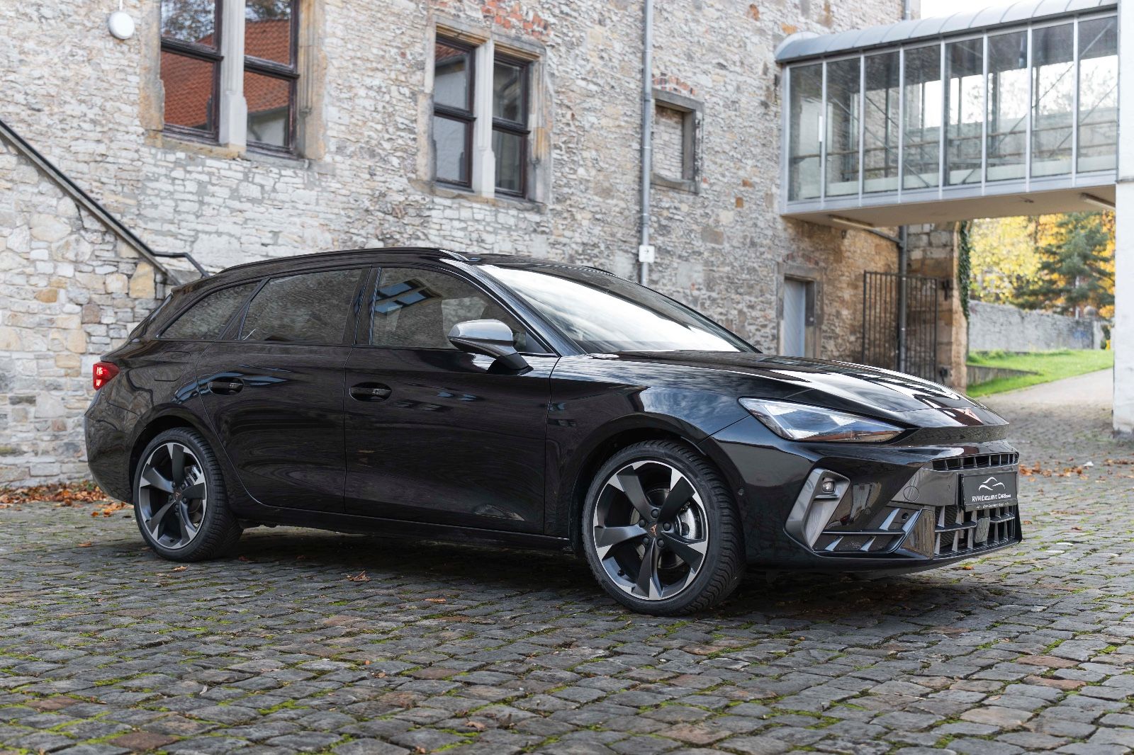 Fahrzeugabbildung CUPRA Leon Sportstourer 1.5 eTSI ACC LED TOTW CARPLAY