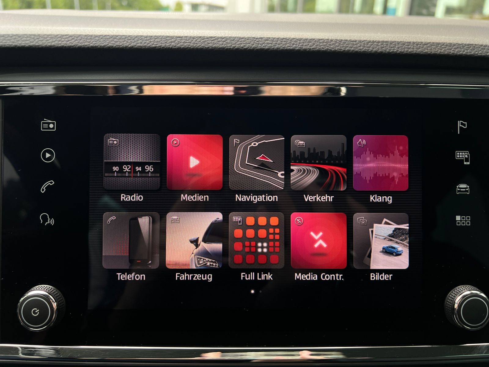 Fahrzeugabbildung SEAT Ateca Style 1.5 TSI ACT DSG *AHK, ACC, BEATS, LE