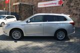 Mitsubishi Outlander 2.4 Plug-In Hybrid Plus 4WD LED 360° - silberne Mitsubishi Outlander