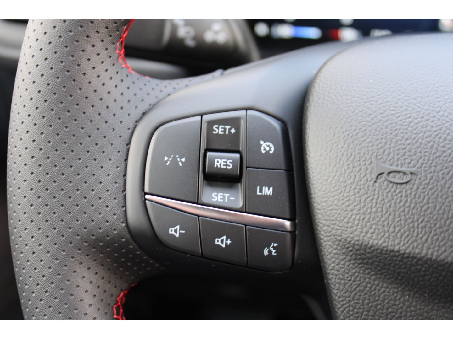 Fahrzeugabbildung Ford Kuga ST-Line Autom. LED GRA TWA PDC RFK Navi AHK