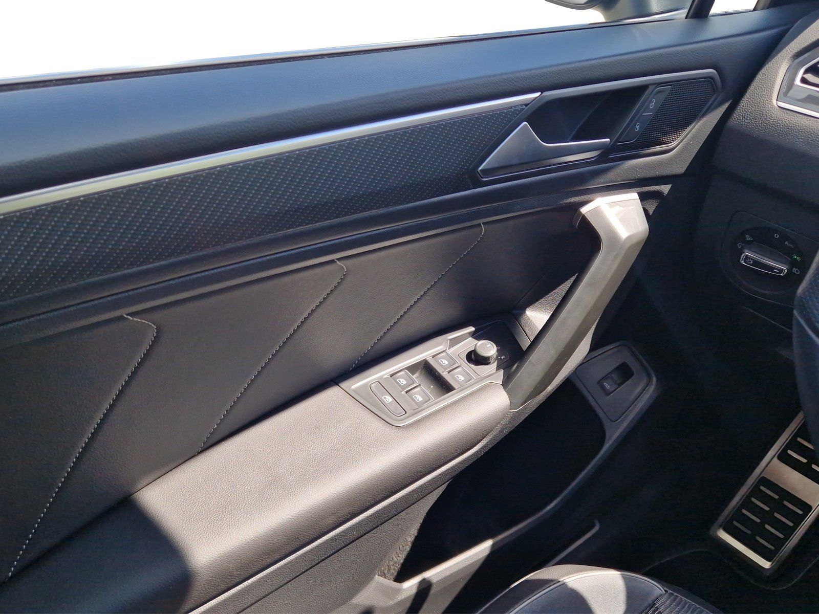 Volkswagen Tiguan Allspace 2.0 TSI DSG 4MOTION R-Line | AHK foto 10