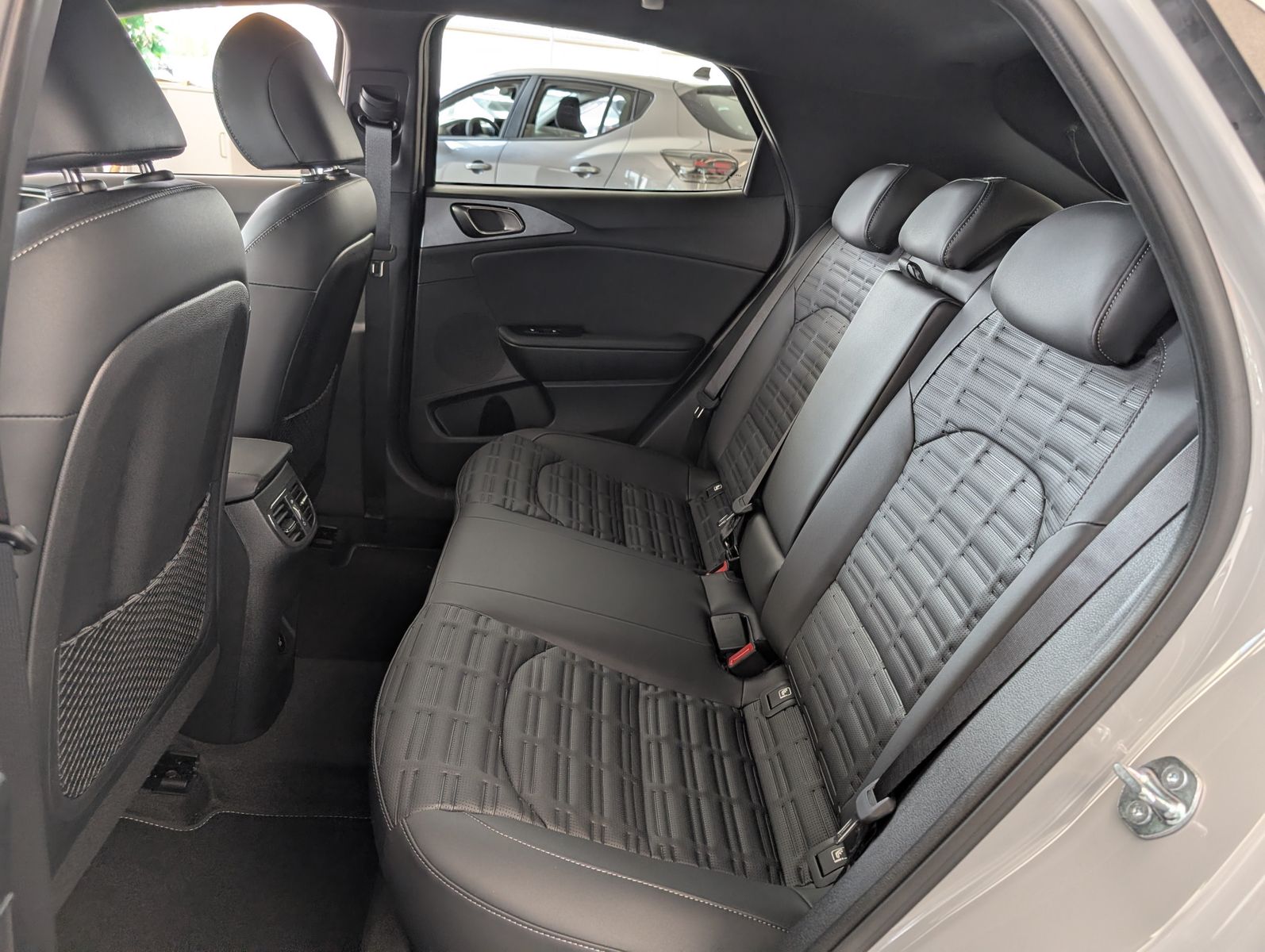 KIA XCeed 1.6 T-GDI 180 DCT Spirit Sitzpaket JBL – Bild 9