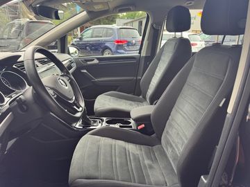 Bild 6 VW Touran Highline 2.0 TDI DSG AHK Navi Standheiz.