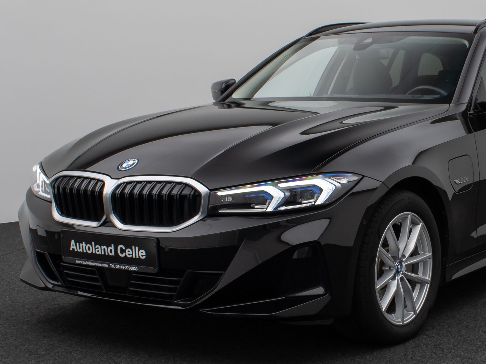 Fahrzeugabbildung BMW 320e Kamera HUD DAB H/K AHK Stop&Go Sport LED