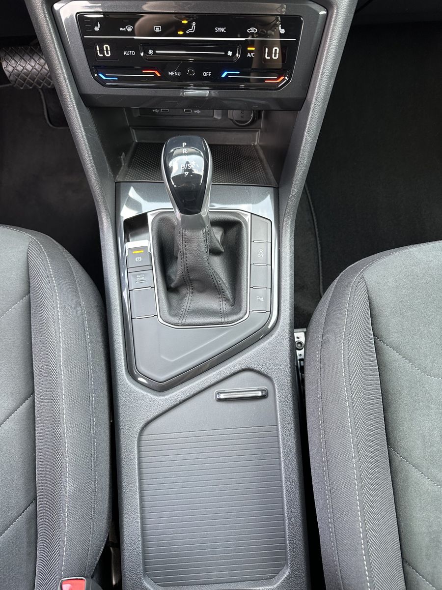 Fahrzeugabbildung Volkswagen Tiguan 1.5 TSI DSG Elegance NAV+MATRIX+ACC+VCOCK