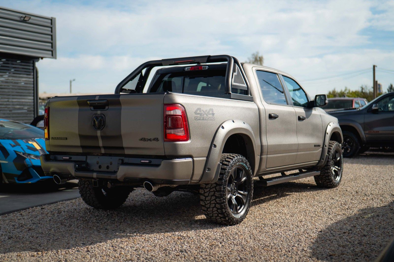 Fahrzeugabbildung Dodge RAM 5.7 V8 HEMI 4x4 OFFROAD Night LARAMIE RAPTOR
