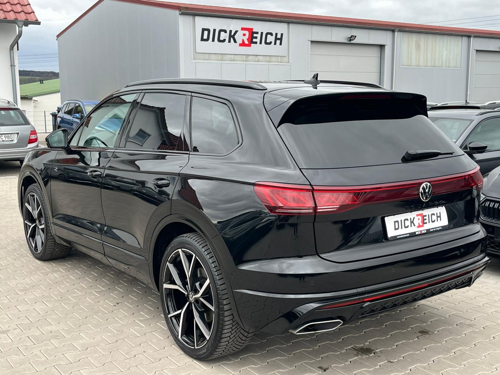 Fahrzeugabbildung Volkswagen Touareg 3.0TDI 4M R-Line VOLL Black 22" UPE 114T