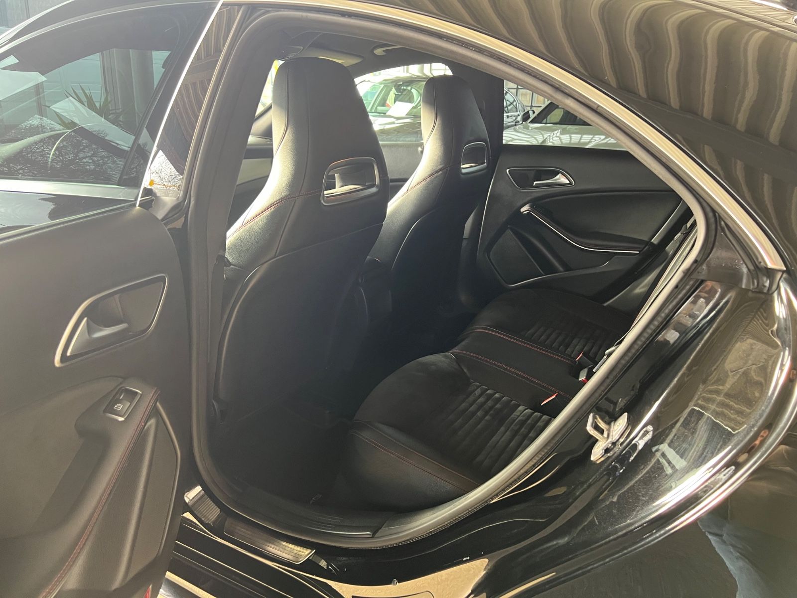 Fahrzeugabbildung Mercedes-Benz CLA 250 4Matic AMG Line *SCHECKHEFT BEI MERCEDES