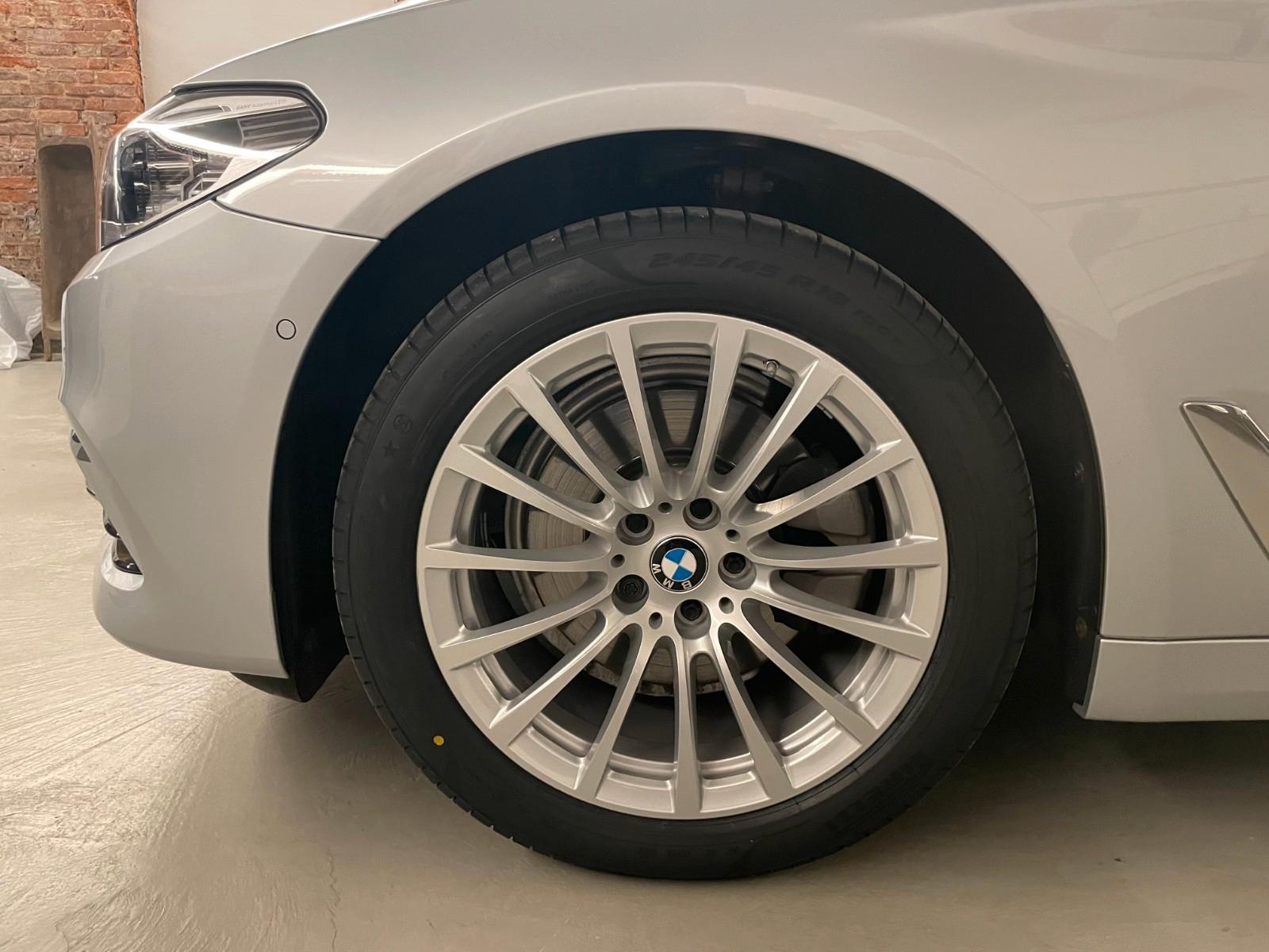 BMW 520 d xDrive Luxury Line *** Vollausstattung ***