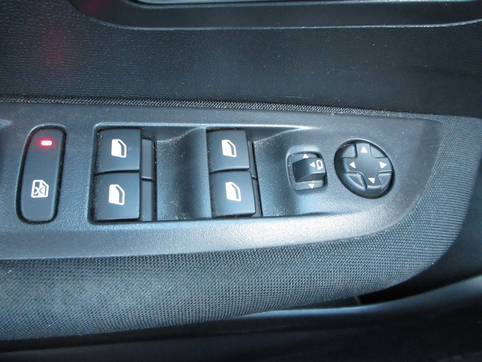 Fahrzeugabbildung Peugeot 208 Active Pack 1.2T LED/NAVI/SHZ/PDC/ALU
