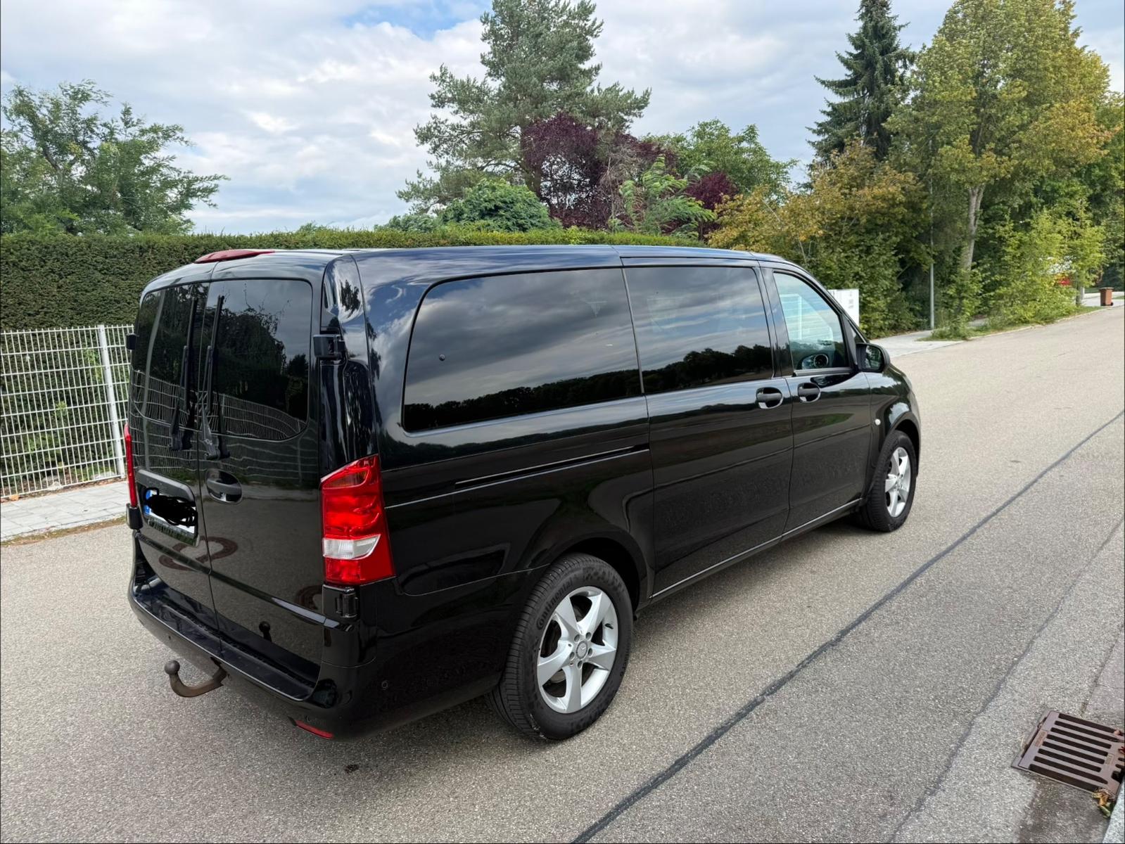 Mercedes-Benz Vito Tourer 4MATIC Lang,8-Sitze,Navi,Aut.,SHZ,AH