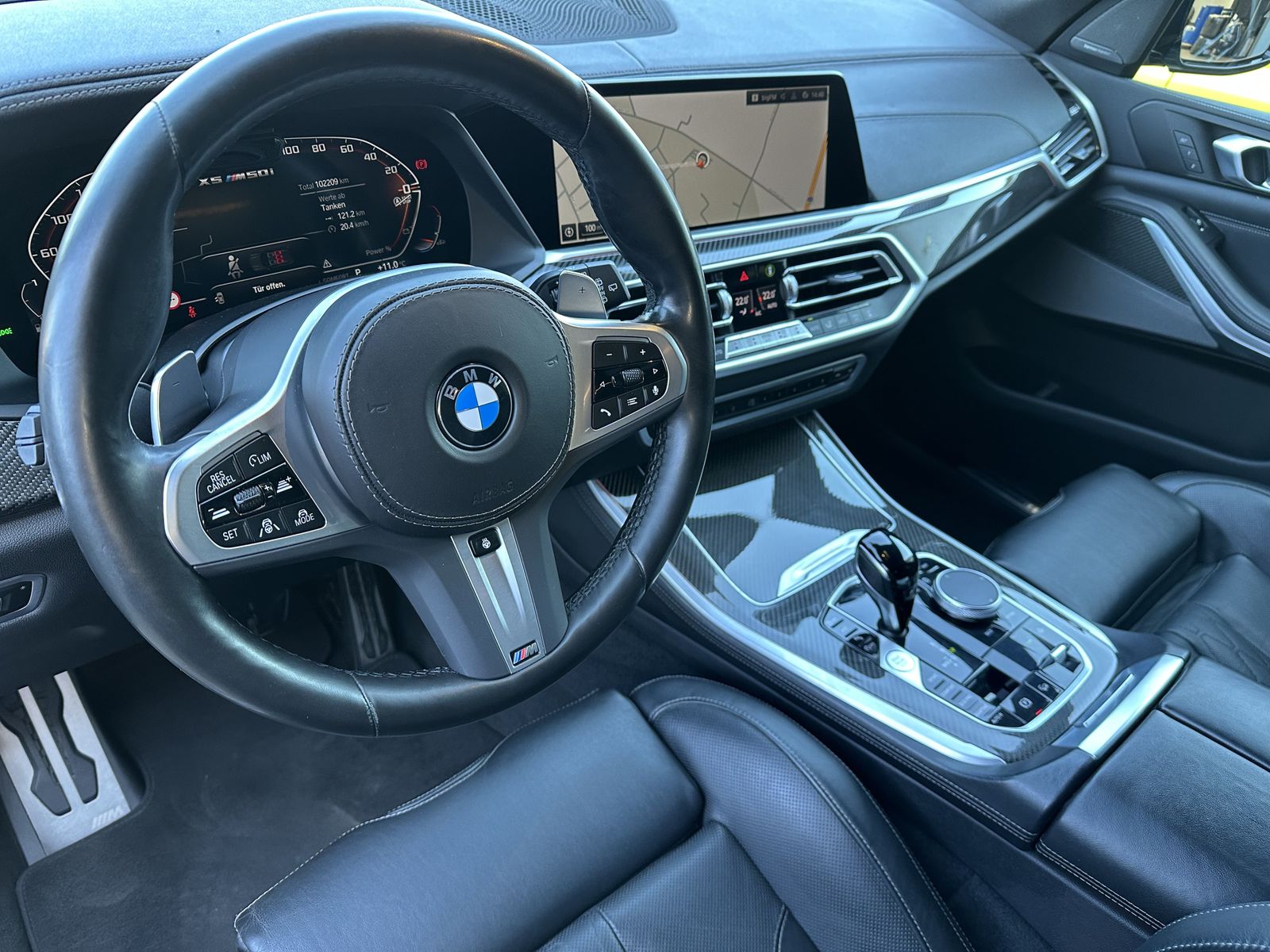 Fahrzeugabbildung BMW X5 M50i NAV+LED+ACC+HEAD-UP+360°+STANDHZG+22ZOLL