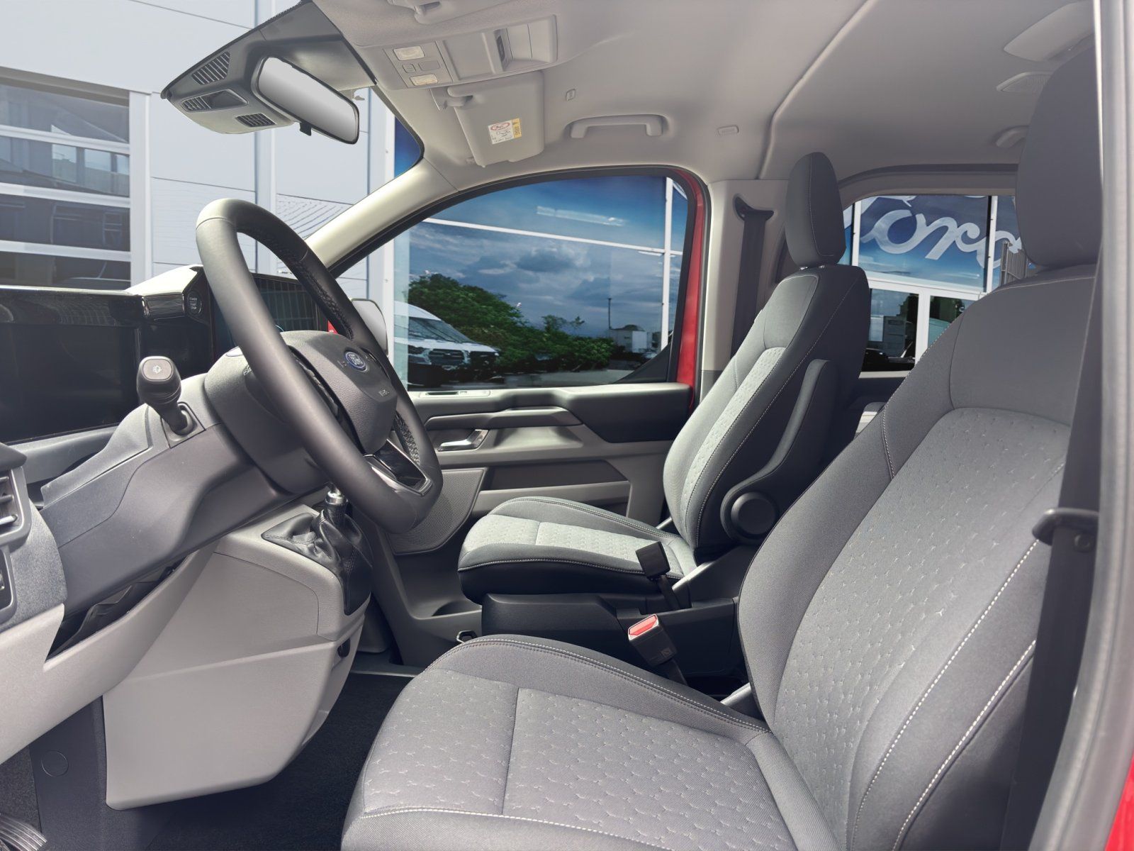 Fahrzeugabbildung Ford Tourneo Custom 2.0 Ecoblue 320 L1 Tourneo Titani