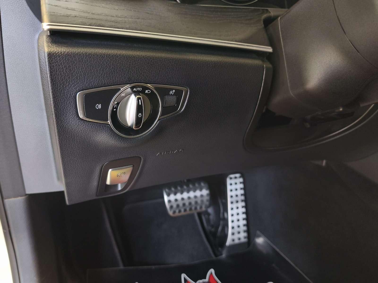 Fahrzeugabbildung Mercedes-Benz 300d AMG Line/Navi/S-Dach/Spur/DAB/Ahk 180 kW...