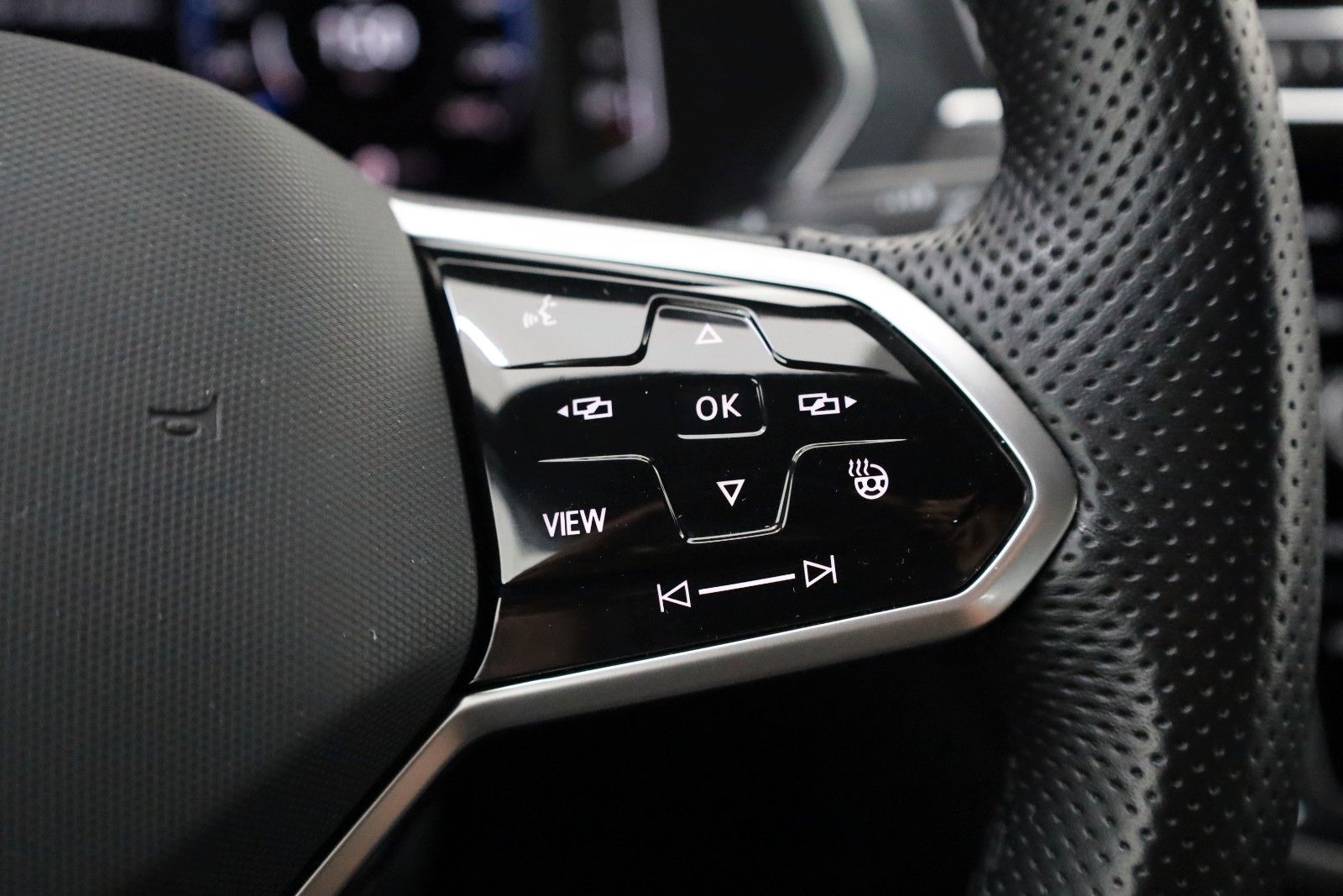 Fahrzeugabbildung Volkswagen Tiguan Allspace R-Line 4M Navi,LED,ACC,360°,AHK,