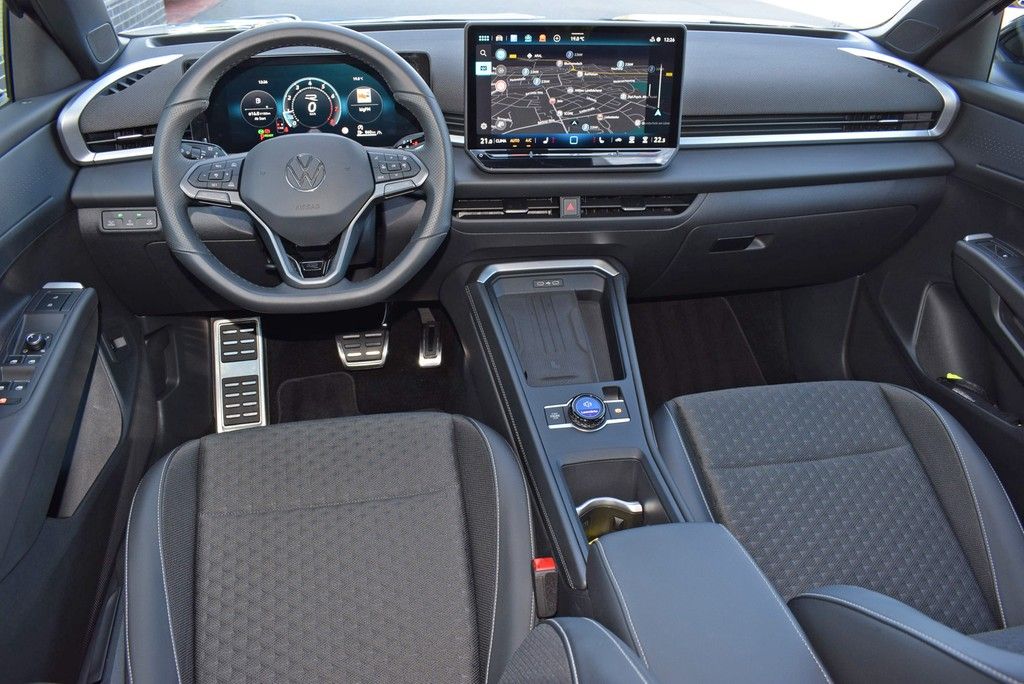 Volkswagen T-Roc 1.5 eTSI DSG R-Line BlackStyle AHK Matrix foto 2