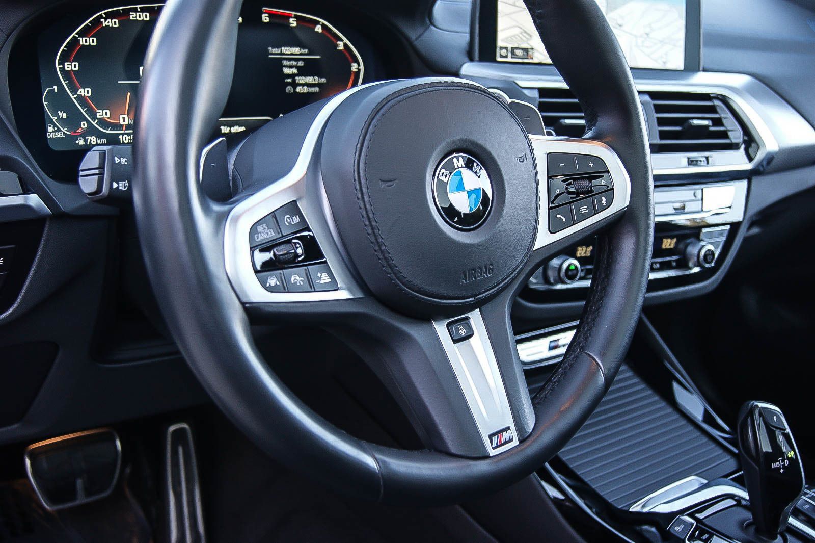 Fahrzeugabbildung BMW X3 M40 M-SPORT STANDHEIZUNG PANORAMA HEAD-UP