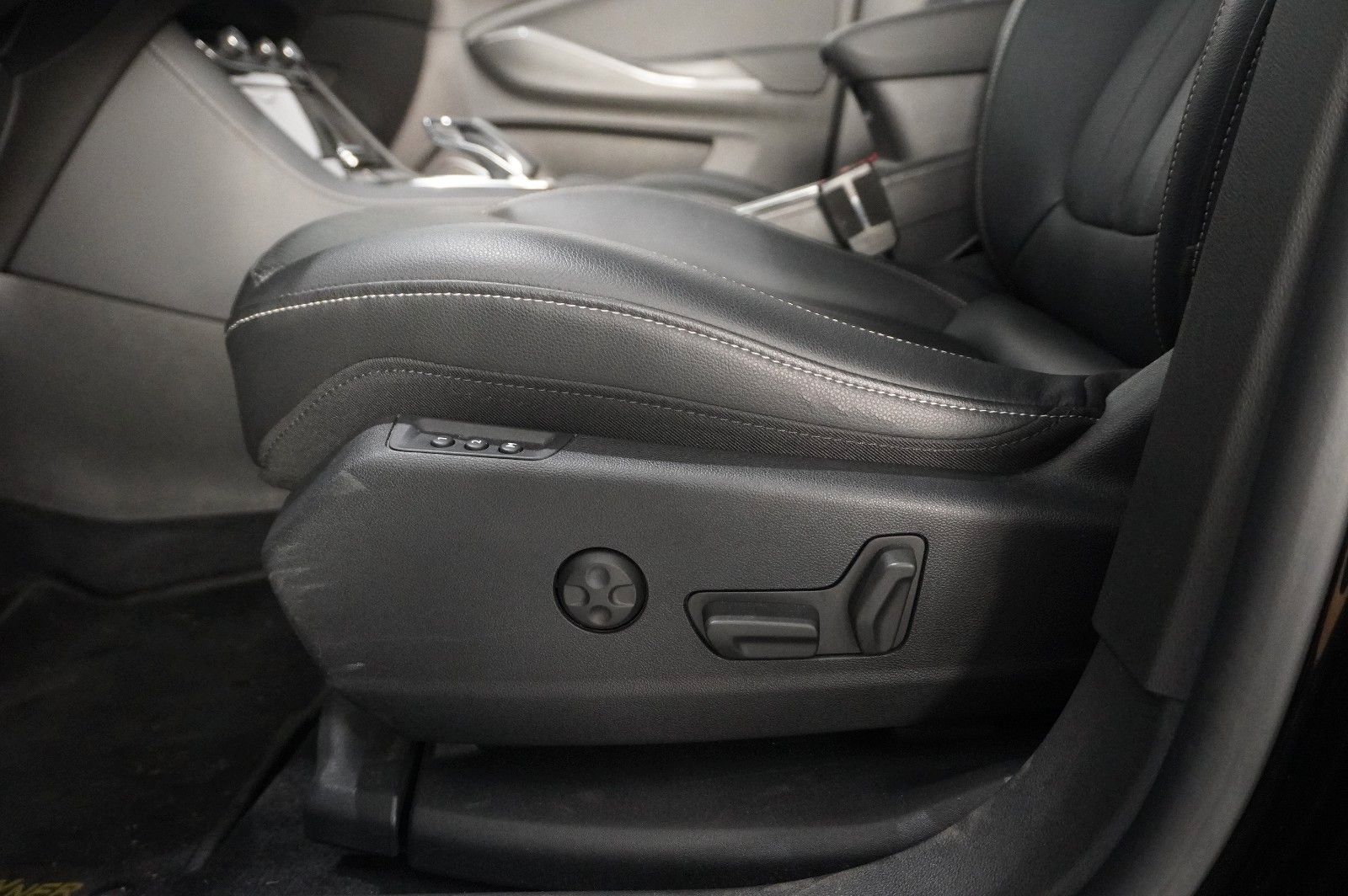 Fahrzeugabbildung Opel Grandland (X) ULTIMATE 4HYBRID NAVI/LED/360°/SHZ