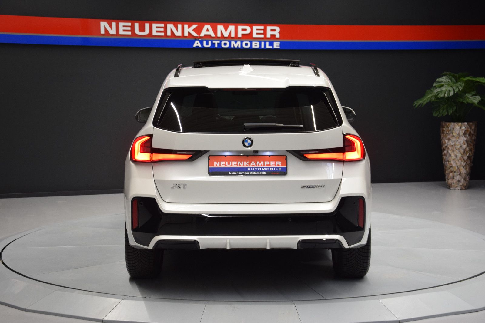 Fahrzeugabbildung BMW X1 18 i sDrive M Sport Pano H&k Memory ACC Leder