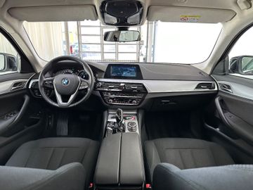 Fahrzeugabbildung BMW 530e iP Kamera Alarm LiveCockpitPlus Sport