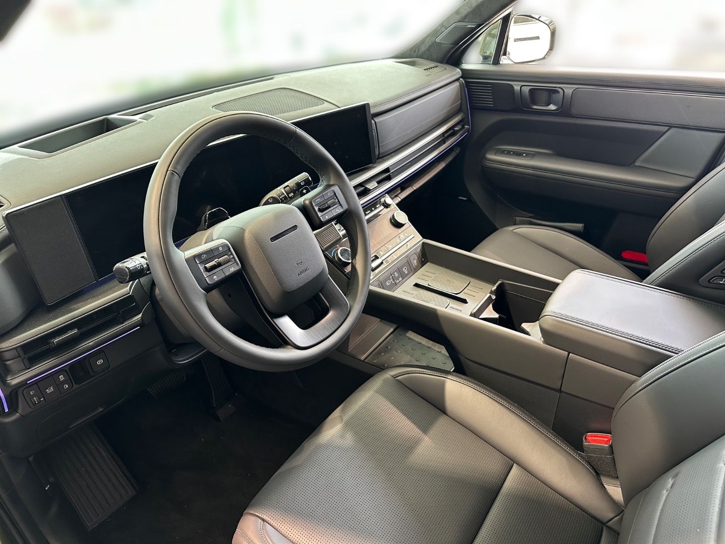 Fahrzeugabbildung Hyundai SANTA FE PHEV (MY25) 1.6 T-GDI 4WD BLACKLINE 7-S