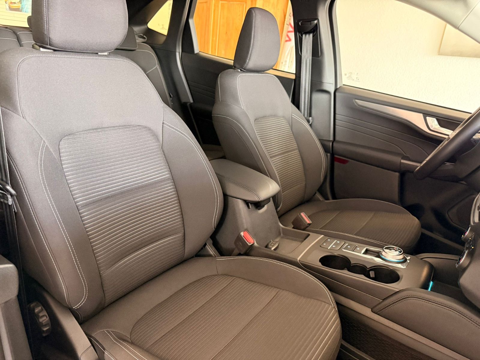 Fahrzeugabbildung Ford Kuga Titanium / NAVI / KAMERA / GEPFLEGT