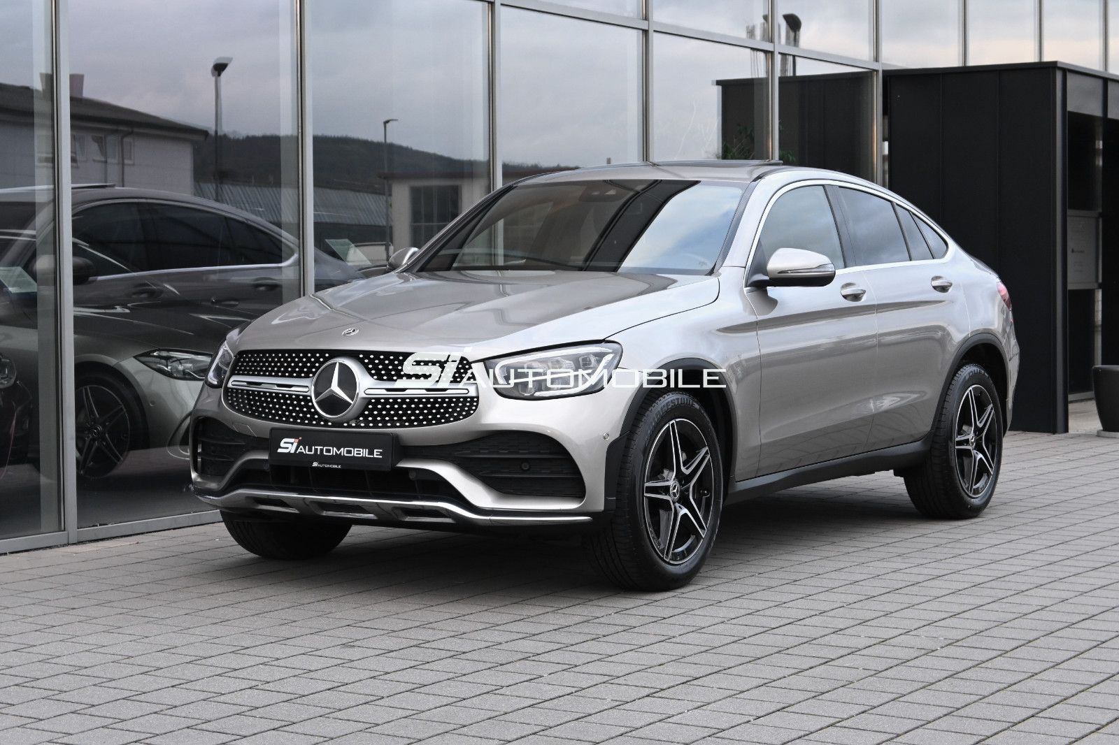 Fahrzeugabbildung Mercedes-Benz GLC 300 d 4MAT. Coupé AMG LINE °MEMORY°SITZKLIMA