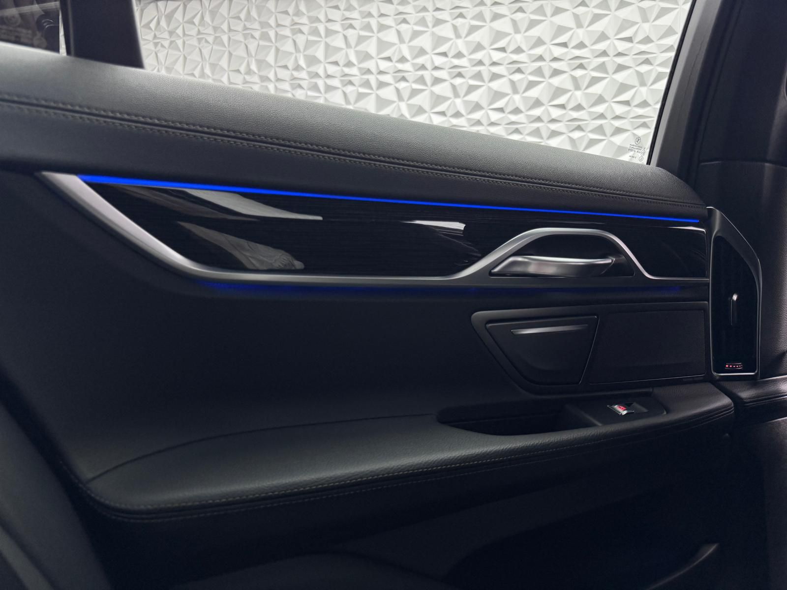 Fahrzeugabbildung BMW d XDRIVE/M-PAKET/H&K/STHZG/AHK/MASSAGE/KEY/360°