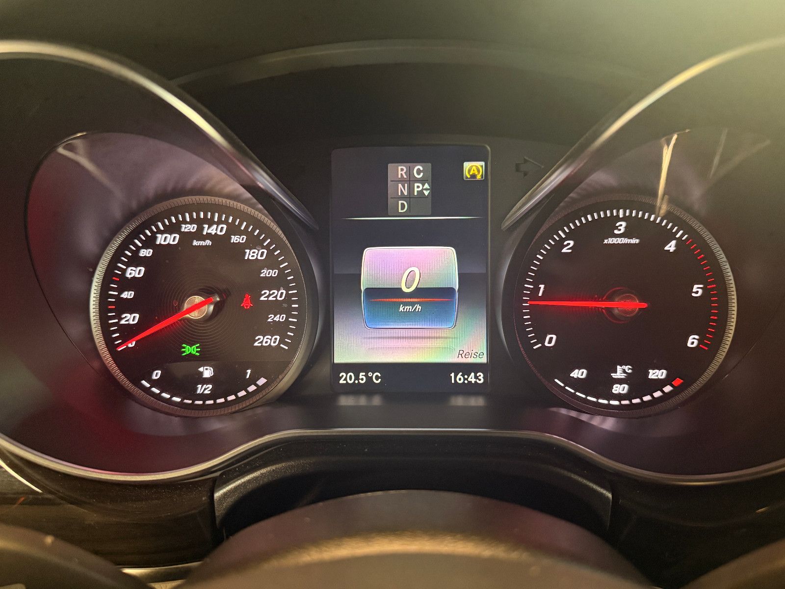 Fahrzeugabbildung Mercedes-Benz V 250/AVANTGARDE/LANG/4MATIC/LEDER/LED/NAVI/6SIT