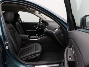 Fahrzeugabbildung BMW 320d Luxury Line Kamera HUD DAB HiFi Komfort LED