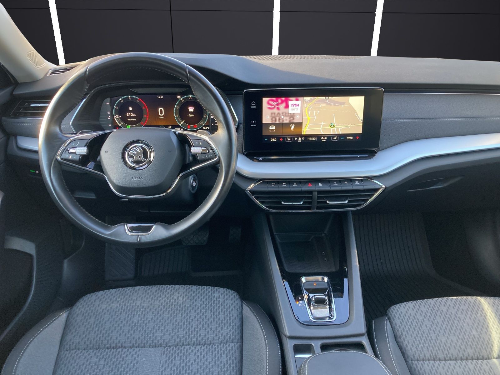 Fahrzeugabbildung SKODA Octavia Combi TDI First-Edition DSG LED Navi PDC