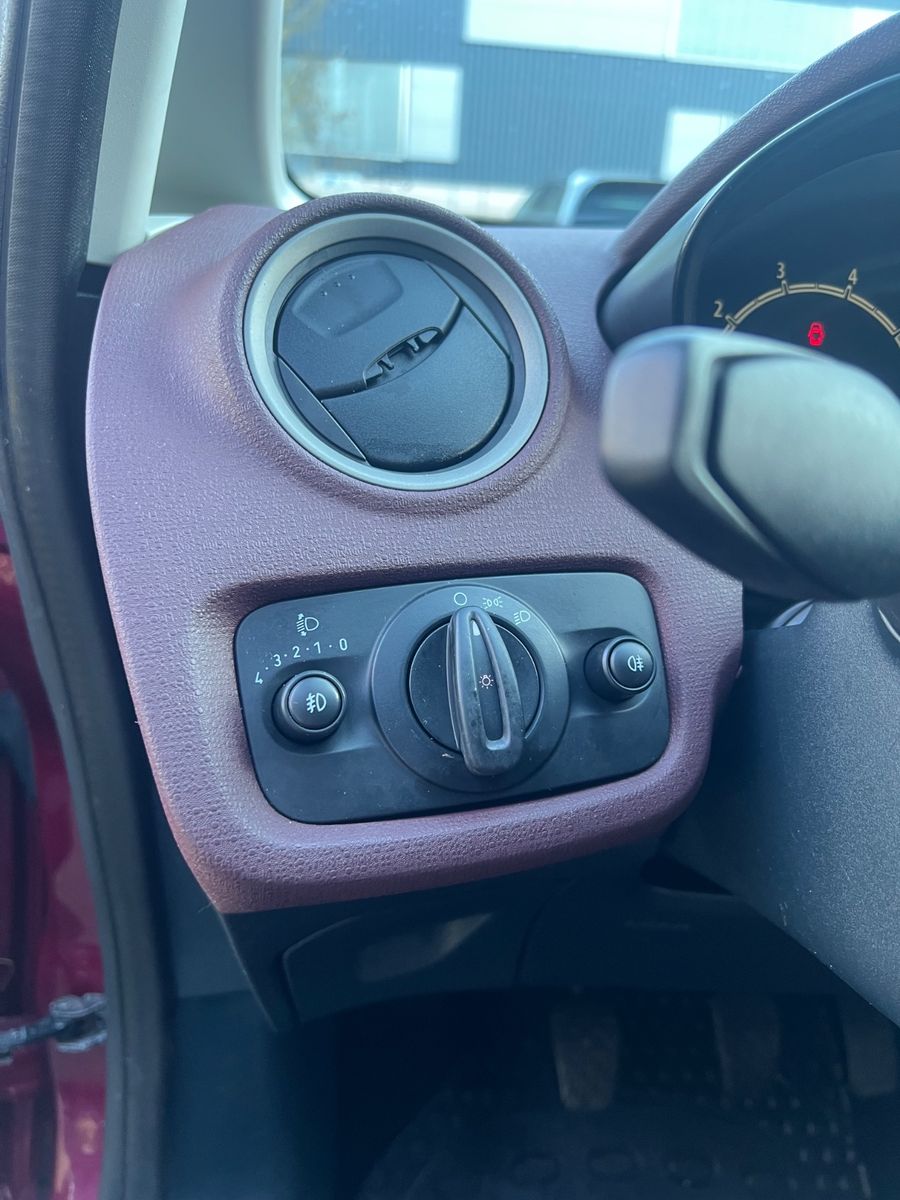 Fahrzeugabbildung Ford Fiesta Sonderlack *4/5 TÜRIG*