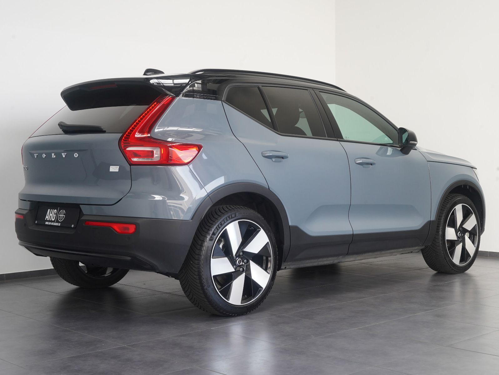 Fahrzeugabbildung Volvo XC40 Core Recharge Pure Electric AWD