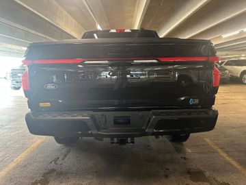 Ford F150 Lightning Lariat grosse Batterie im Vorlauf