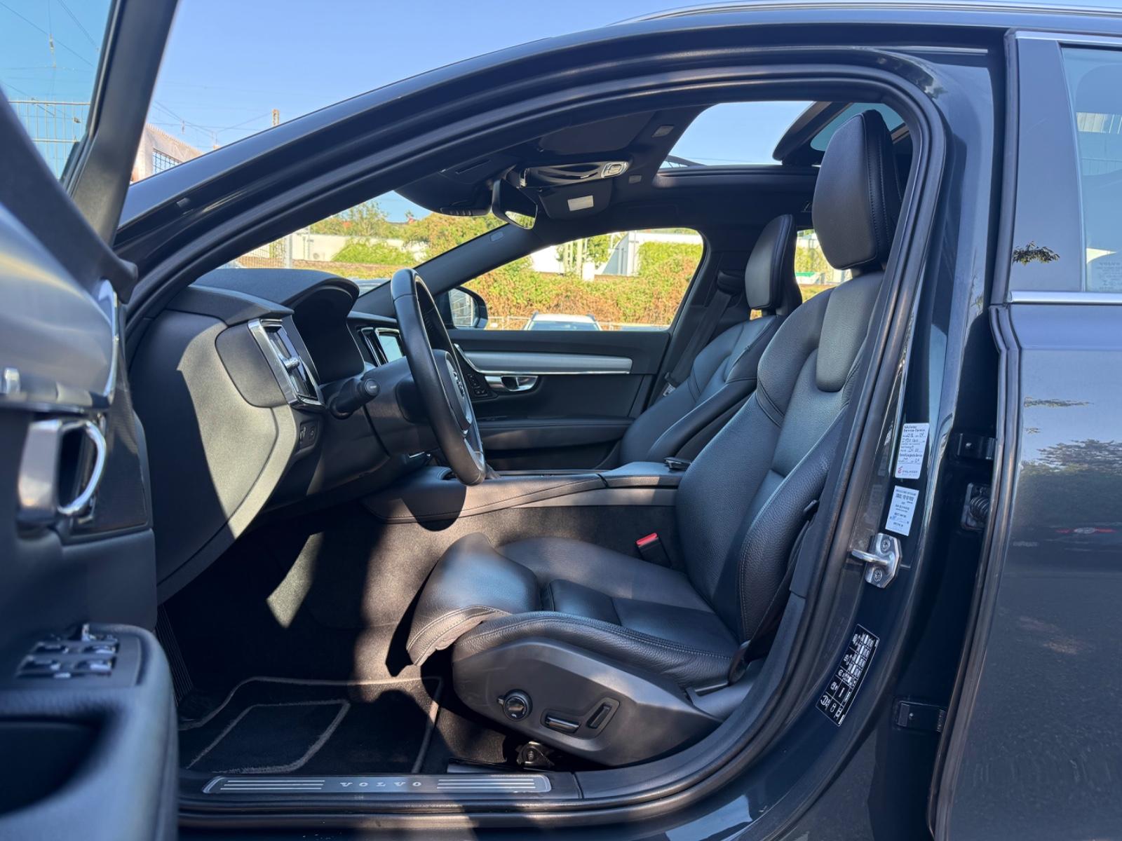 VOLVO V90 235 ch 4X4 BVA - HAYON ÉLECTRIQUE - PACK SPORT - TOIT OUVRANT