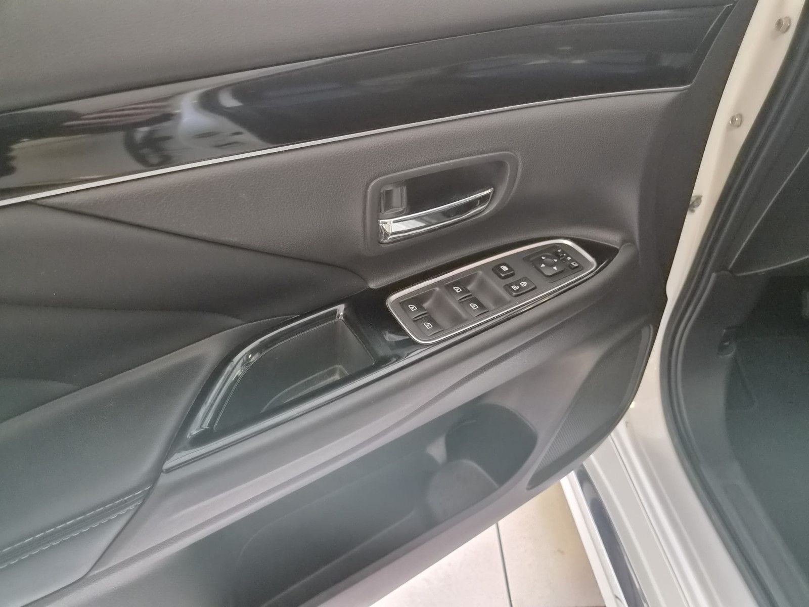 Fahrzeugabbildung Mitsubishi Outlander PHEV Basis Spirit 4WD / KAMERA /