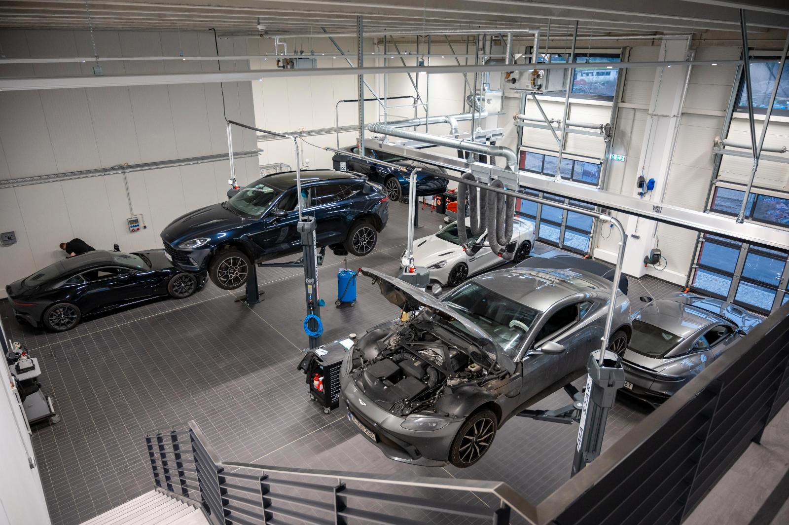 showroom-image-top