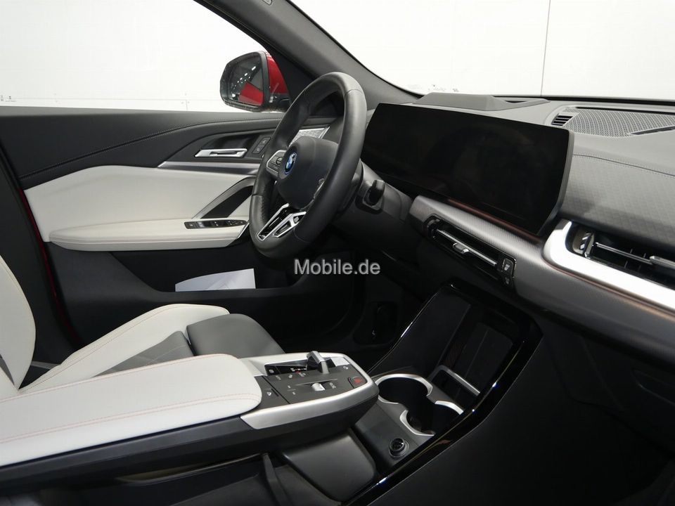 BMW iX2 - Bild 12