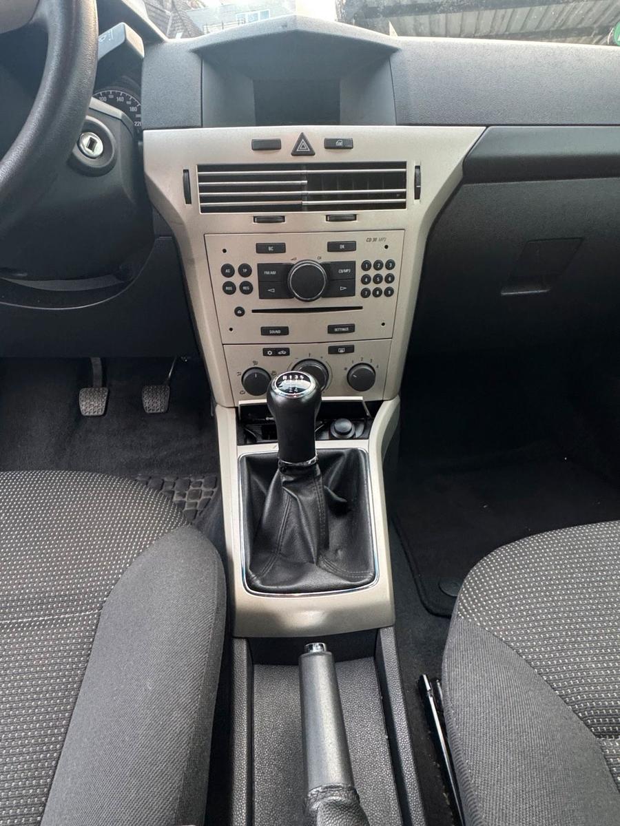 Opel Astra 2008 — photo 9