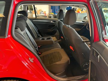 Volkswagen Golf - 11