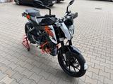 KTM Duke 125 - KTM 125