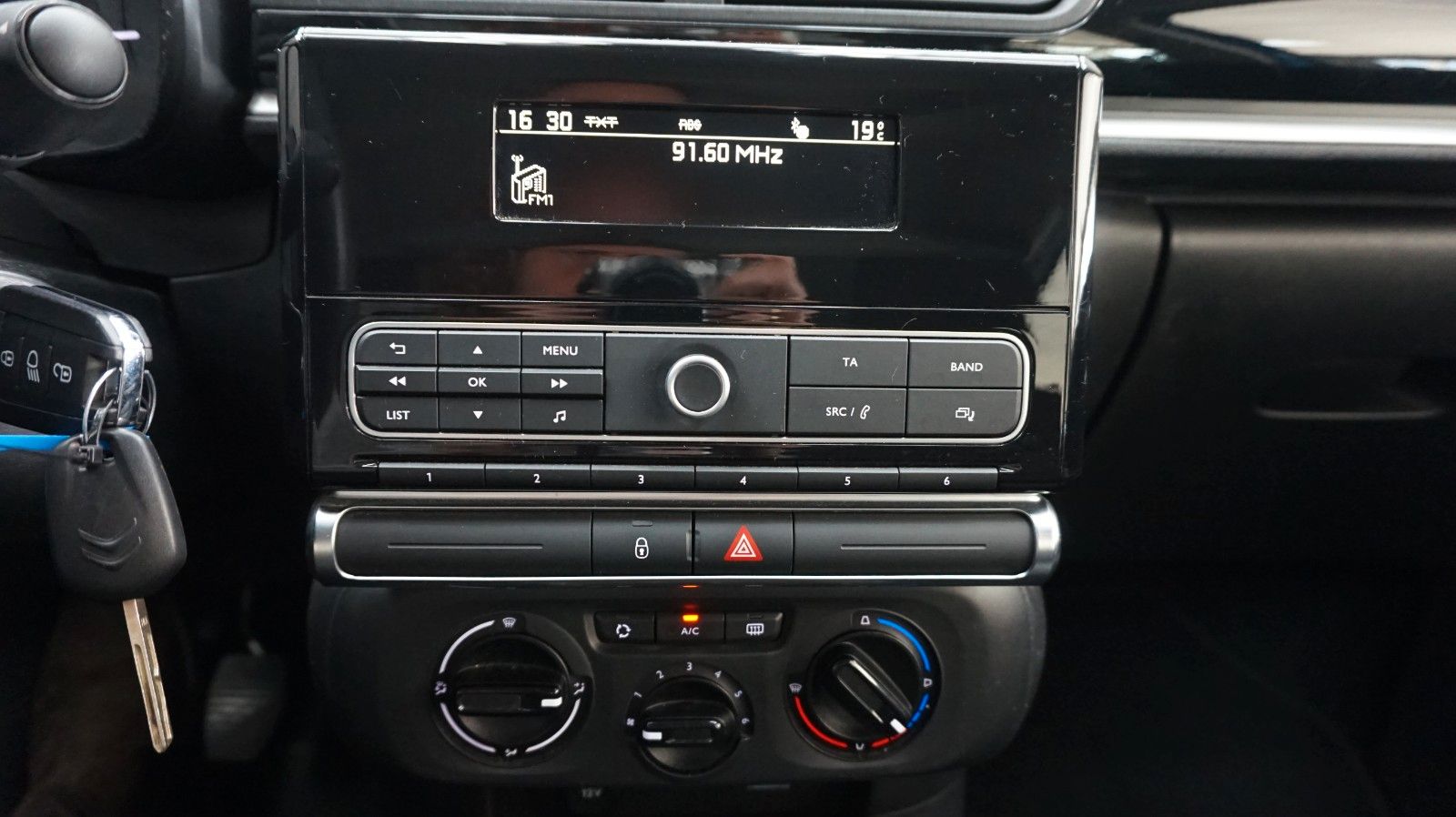 Fahrzeugabbildung Citroën C3 Feel  Scheckheft gepflegt nur 4,9 Liter kombi