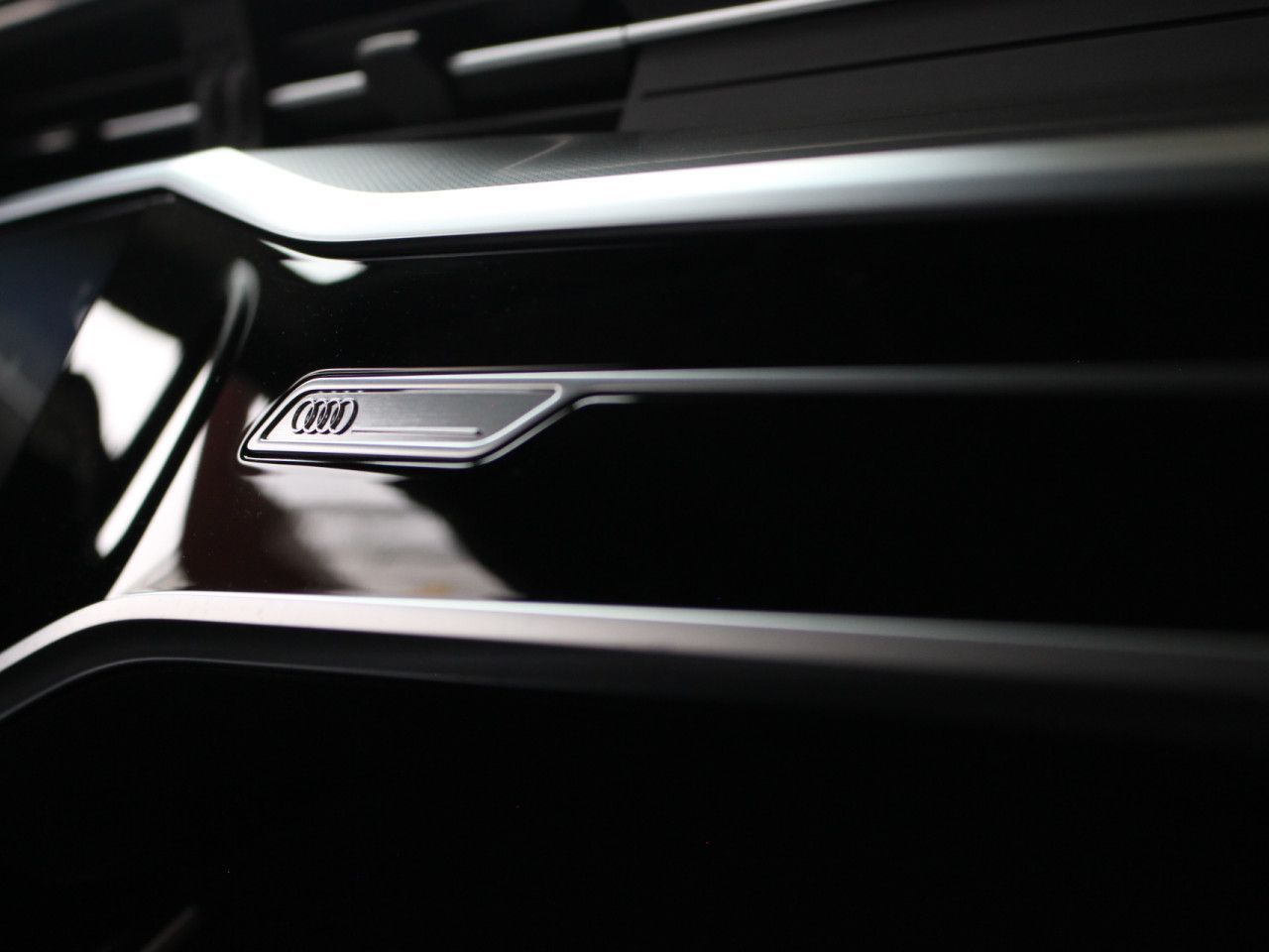 Fahrzeugabbildung Audi A6 Avant 45 TFSI design Leder/LED/ACC/RFK