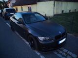 BMW 320d - 335 Optik - Frozen Black Saphir Metallic  - BMW 320 aus 2009: Coupe, 320d