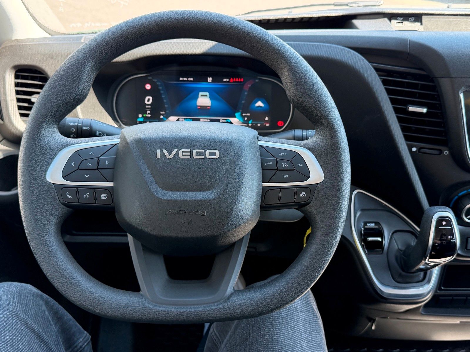 Fahrzeugabbildung Iveco Daily 35S16 H 3.0L A8 *Automatik*AHK*7-Sitze*