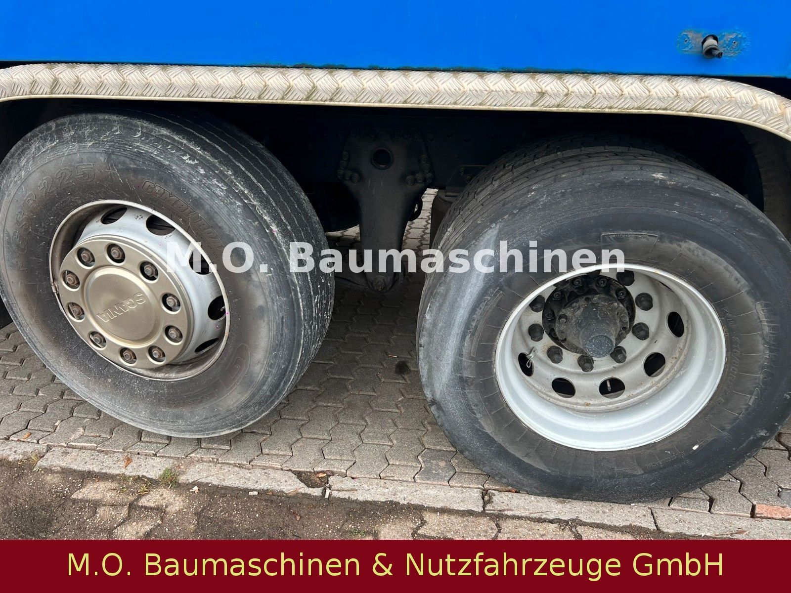 Fahrzeugabbildung Scania P 320 LB / Kehrichtabfuhrwagen / Frontlader